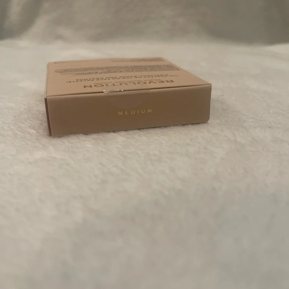 Revolution Contour Powder Compact - Beige, Brown, Bronze